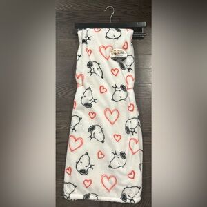 Peanuts throw - White with Red Hearts and Snoopy NEW